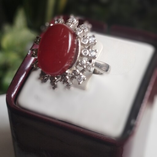 انگشتر نقره زنانه با عیار 925 و سنگ اصلی عقیق سرخ 
