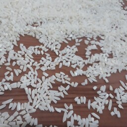 برنج ایرانی هاشمی عطری نیم دانه درشت و درجه یک در بسته بندی ده کیلویی  