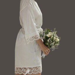 روبدوشامبر ساتن زنانه سفید(شیری) با تزئینات ارگانزا شیک ویژه عروس
