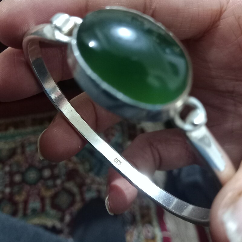دستبند نقره 925 با سنگ یشم اصل  قدمتدار 30 گرم