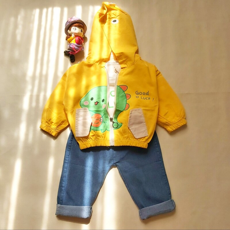 لباس بچگانه ست سه تیکه وارداتی شامل کت و شلوار و بلوز طرح دایناسور زرد