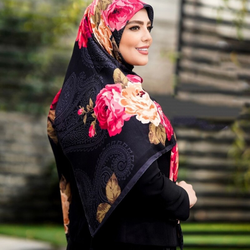 روسری مشکی گل درشت نخ سیااسکارف(لیلیا)