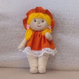 عروسک دختر  مو طلایی 25 سانتی پارچه ای سبک و نرم 
