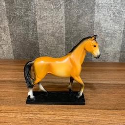 مجسمه اسب کوچک 