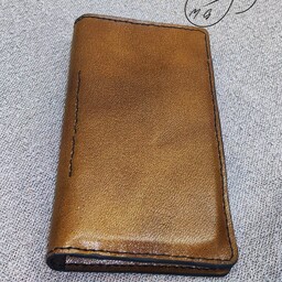 کیف پول چرم طبیعی دستدوز دارای چندین محفظه برای کارت یک عدد جای خودکار و چندین محفظه برای مدارک
