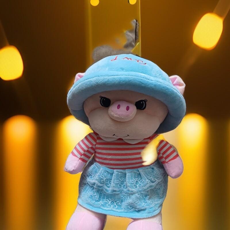 عروسک خوک کلاه دار لباس راه راه دامن توری .