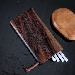 باکس سیگار چوبی دستساز  طرح پر عقاب برای سیگار باریک پایه کوتاه  .جعبه سیگار 