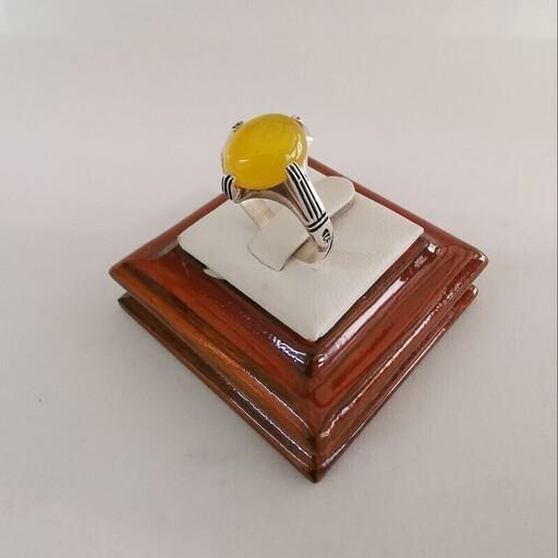 70-انگشتر نقره با سنگ عقیق زرد به همراه دعای شرف الشمس کد 7-w4
