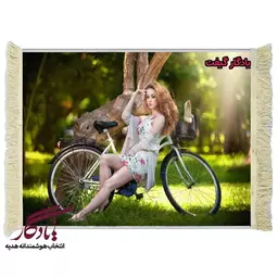 تابلو فرش ماشینی طرح دوشیزه و دوچرخه2 کد d18 - 120*80