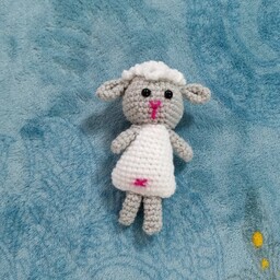 عروسک گوسفند. بافته شده بانخ اکریل تاب. 