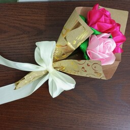دسته گل رز روبانی سه تایی مناسب هدیه ولنتاین روز مرد روز زن 