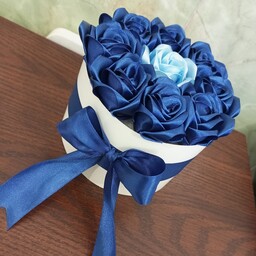 باکس گل رز روبانی رنگ سرمه ای زیبا مناسب هدیه ولنتاین روز مرد روز زن روز معلم ،دکوری