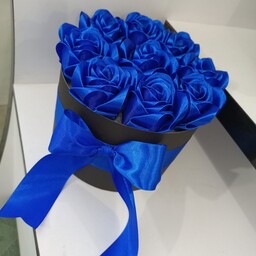 باکس گل رز روبانی رنگ آبی کاربنی زیبا مناسب هدیه ولنتاین روز مرد روز زن روز معلم
