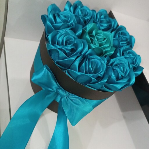 باکس گل رز ربانی زیبا رنگ آبی فیروزه ای مناسب هدیه ولنتاین روز زن روز مرد روز معلم
