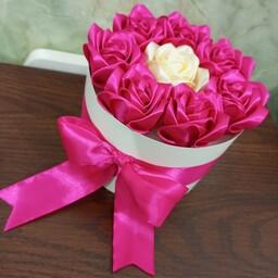 باکس گل رز ربانی رنگ صورتی مناسب هدیه ولنتاین روز مرد روز زن روز معلم
