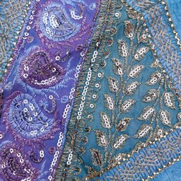رومیزی سنتی و هنر کار دست با پارچه های سلطنتی و فاخر  پولک دوزی و سرمه دوزی شده با ترکیب مخمل رنگ آبی ابعاد مربعی