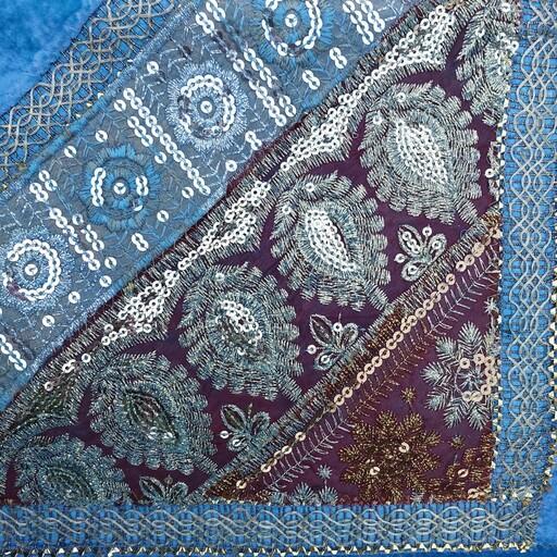 رومیزی سنتی کار دست با پارچه های سلطنتی و فاخر ترکیب با پارچه مخمل ابعاد مربعی