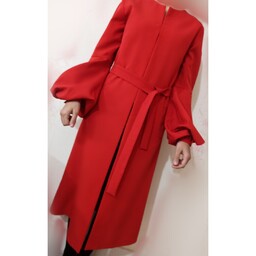 مانتو قرمز بلند آستین مدل دار جلو دکمه مخفی دارای 2جیب دارای کمربند زنانه دخترانه مجلسی پارچه ضد حساسیت باالیاف طبیعی
