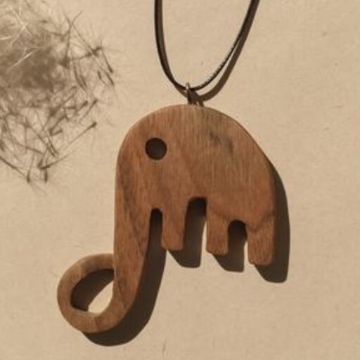 گردن آویز چوبی، طرح فیل