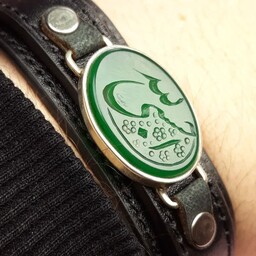 دستبند چرمی عقیق سبز خطی خط درجه یک حکاکی حسبی الله قاب نقره دست ساز