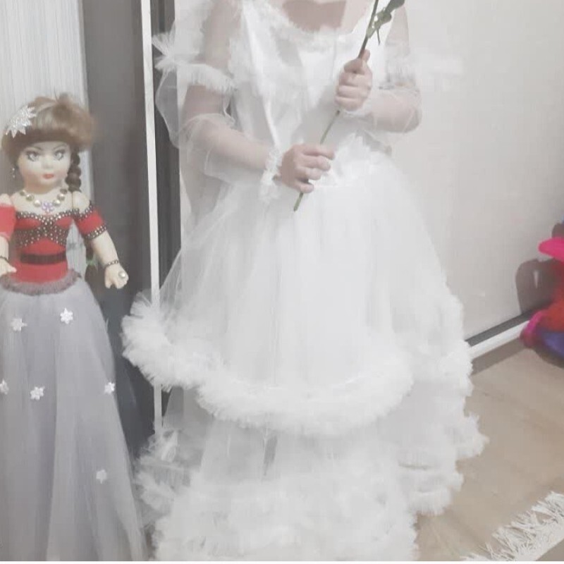 لباس  عروس بچگانه از یک سال تا دوازده سال قیمت بسته به سایز متغیر  از 600 تومن تا 1500000 هزار تومن 