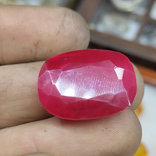 سنگ یاقوت سرخ سریلانکا معدنی طبیعی خوش رنگ و زیبا سنگ یاقوت تراش جواهراتی با فاکتور تضمین اصالت سنگ به وزن 55 قیراط2سانت
