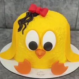 کیک تولد خانگی خامه ای باتم جوجه زرد طلایی 