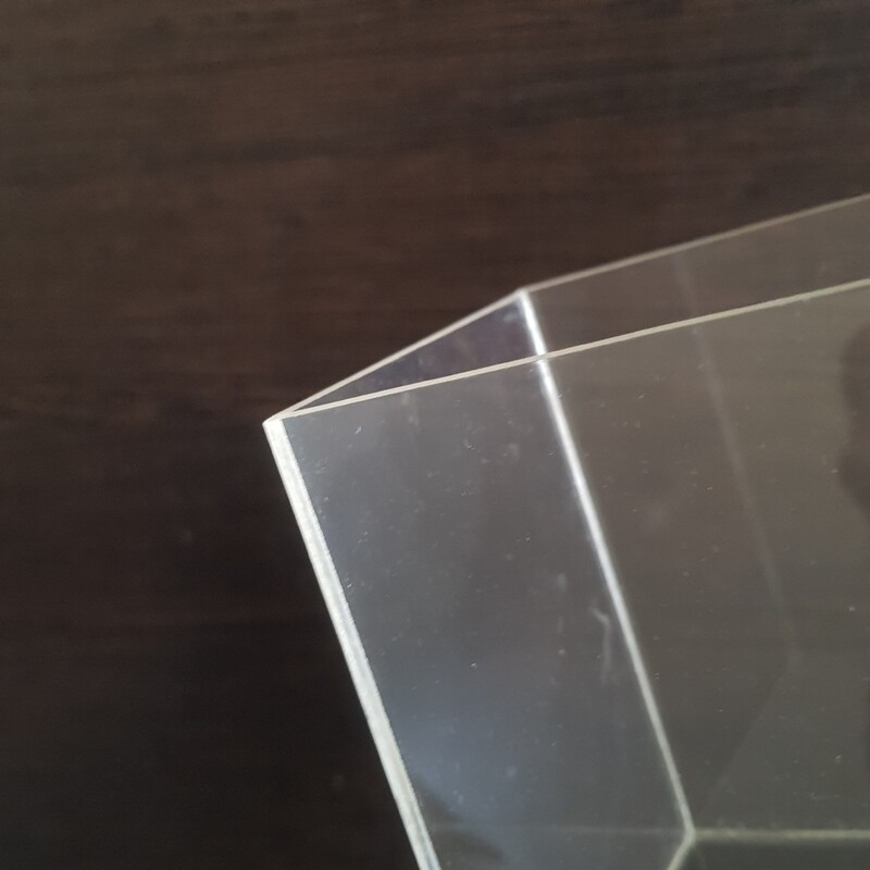 مینی آکواریوم از جنس پلکسی شیشه ای، در ابعاد 12 در 7 در ارتفاع 10 سانتی متر