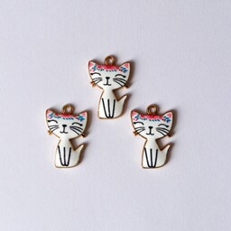 پلاک گربه سفید ( یک عدد ) مناسب برای گردنبند و گوشواره و دستبند و آویز ساعت و جاسوئیچی . گردنبند گربه کت