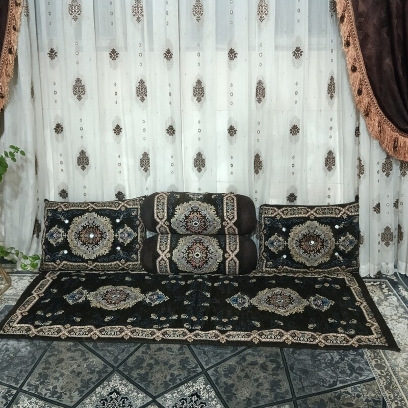 سرویس شاهنشین (خاننشین) 5 تکه شامل یک تشک کنار اتاقی و دو عدد پشتی گرد و دو عدد پشتی مربعی سنتی
