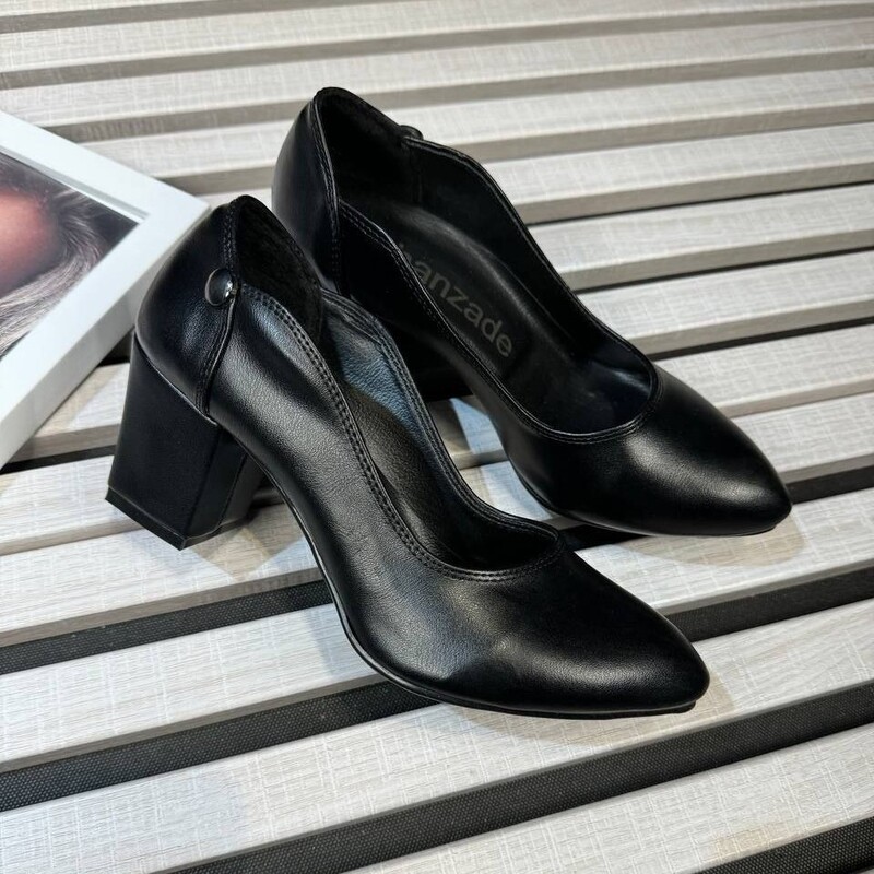 کفش پاشنه دار  اداری زنانه با پاشنه 5 سانت جنس رویه چرم صنعتی موجود در سایزهای 37 تا 40 کیفیت عالی خوشپا و خوشپوش