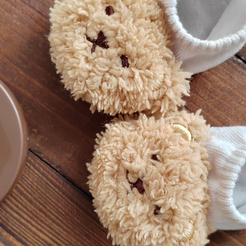 جوراب نوزادی تدی دار  مناسب 0 تا 1 سال در دو رنگبندی کرمی و قهوه ای