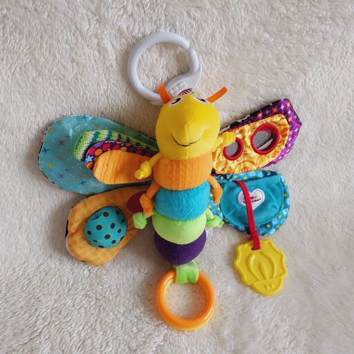 عروسک آویز پروانه صدادار از برند لمیز (لامازه) Lamaze Fifi the Firefly