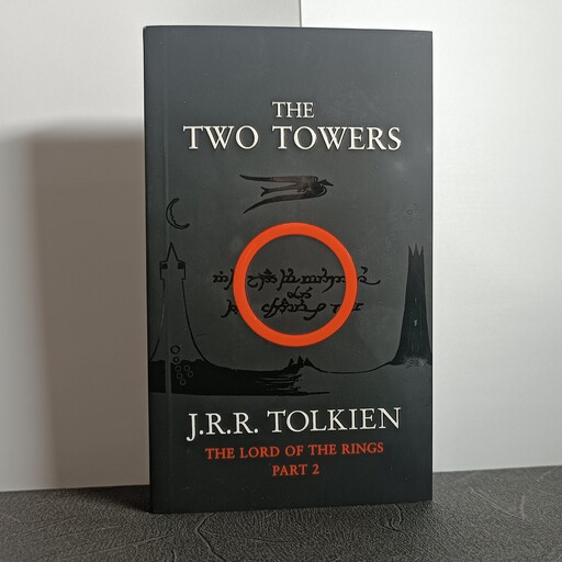 کتاب The Two Towers اثر j.r.r Tolkien