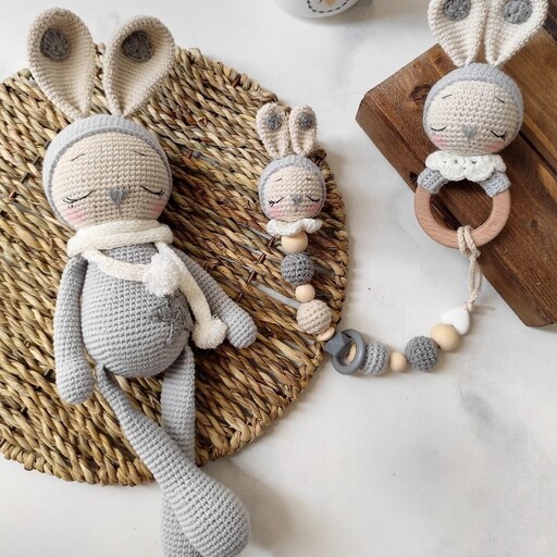 عروسک بافتنی خرگوش خوابالو،عروسک دستبافت،عروسک،ست سیسمونی،جغجغه،کادویی،هدیه،صنایع دستی