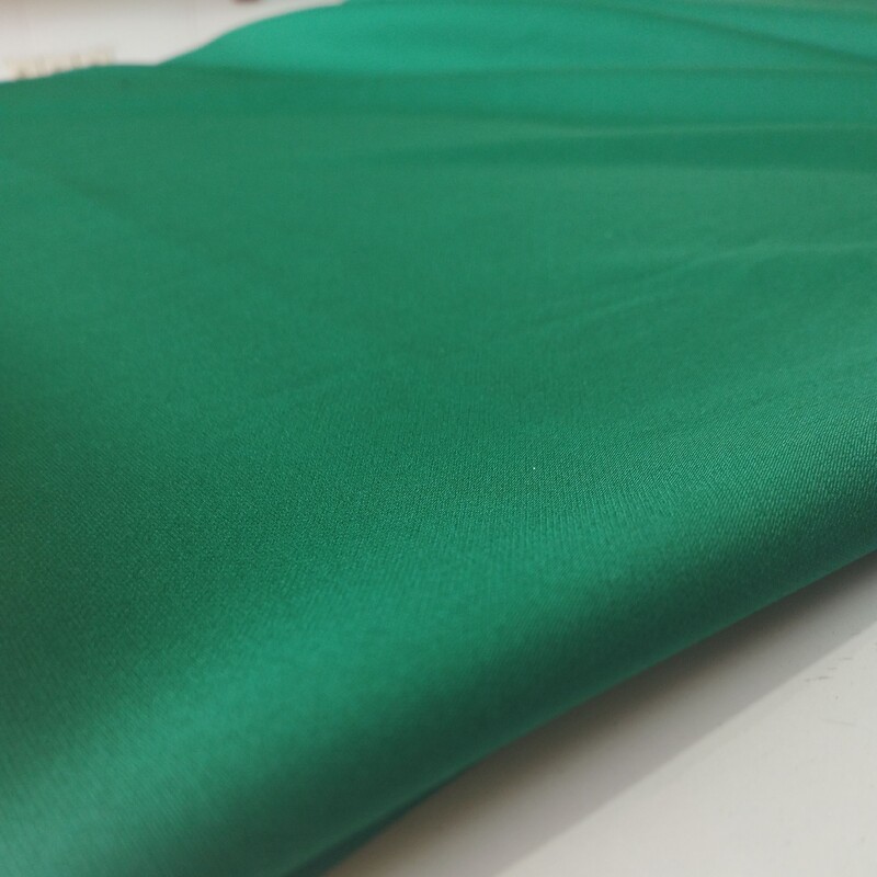 پارچه کرپ مازراتی گرم بالا تک رنگ رنگ سبز روشن قیمت به ازای نیم متر 