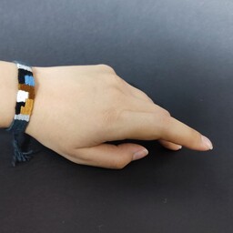 دستبند دوستی دست بافت طرح مدرن تناژ رنگ ترکیب خنثی گرم و سرد