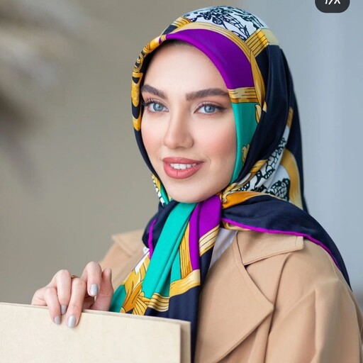 روسری ابریشم توییل (نوبل) طرح دار قواره 140 دور دست دوز  با ترکیب رنگی سبز و بنفش