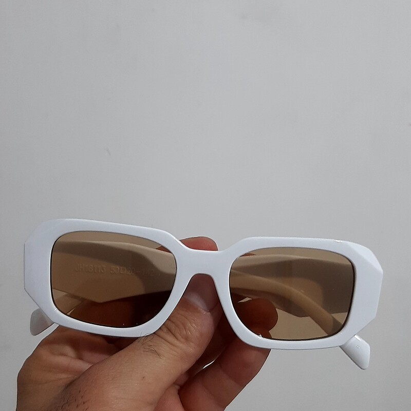 عینک آفتابی اسپرت طرح پرادا مناسب اقایان و خانمها لنز یووی 400 .جدید