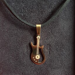 گردنبند اسپورت استیل طرح گیتار رنگ ثابت همراه با بند چرمی ارسال رایگان 
