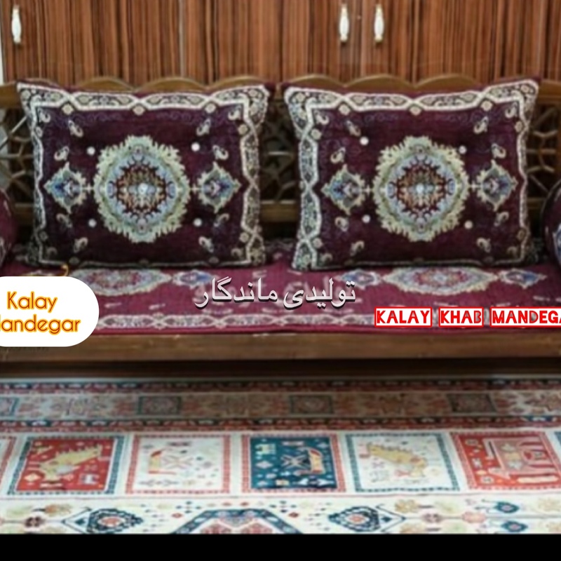 شاه نشین 3 تکه شامل یک تشک کناره اتاقی و دو عدد پشتی طرح سنتی گرد 