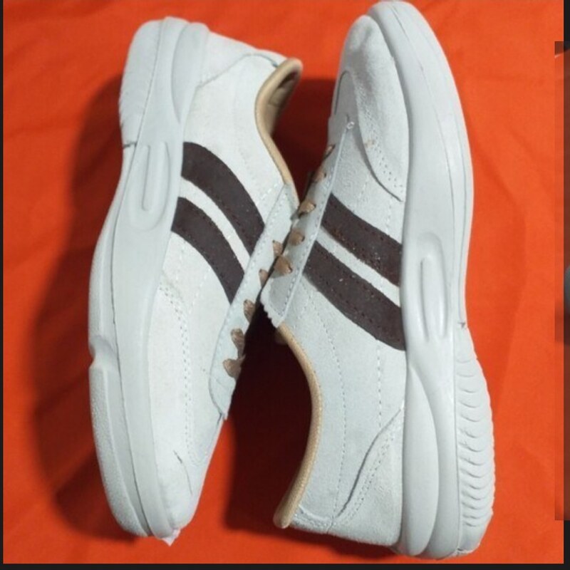 کفش کار بزرگپاو ورزشی مدل منچستر رویه چرم نبوک   رنگبندی سرمه ای و کرم موجوداست.  سایزبندی 40-46