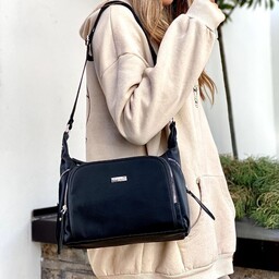 کیف زنانه اسپرت سایز  20 در 25 رنگبندی داره 