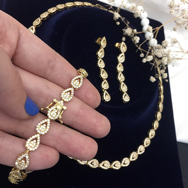 سرویس طرح طلا مدل جواهری عروس جنس استیل رنگ ثابت مناسب عکاسی و مراسم کد 14