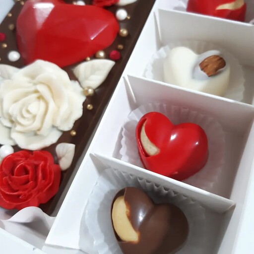 باکس شکلات کادویی  شکلات تبلتی  و قلب آجیلی  کادو روز مرد  کادو ولنتاین  