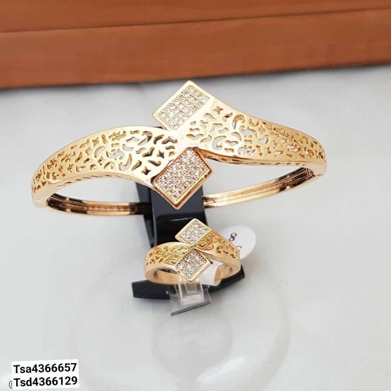 دستبند النگویی به همراه انگشتر قابل سفارش بصورت جدا کپی طلا  جنس برنج