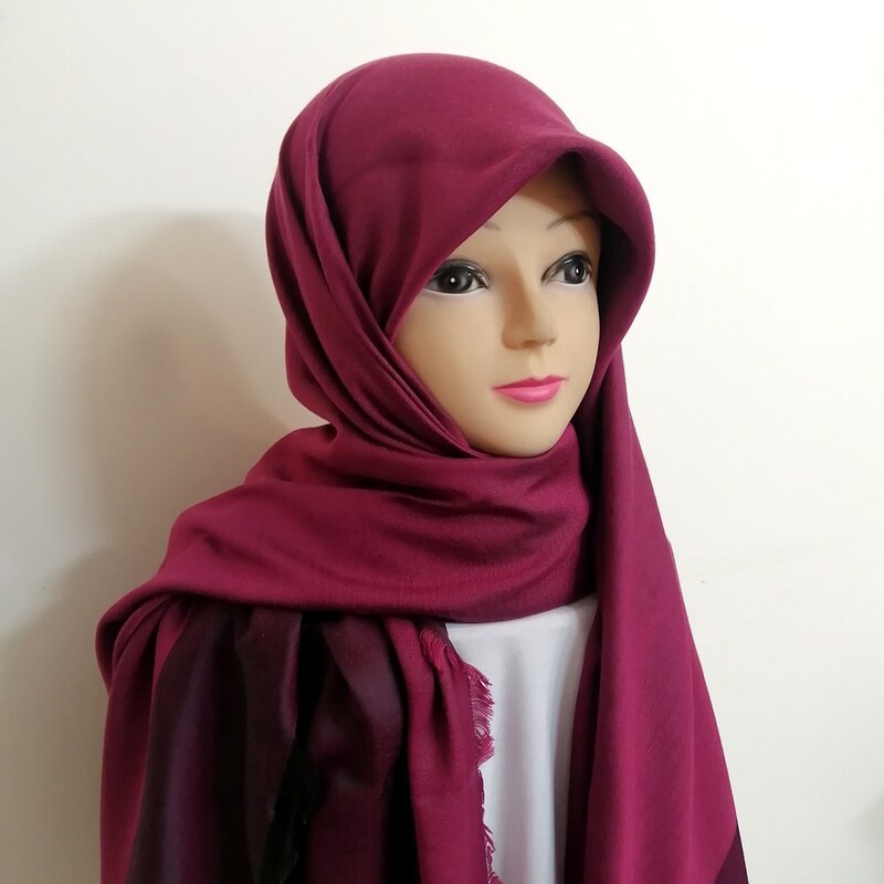 روسری بامبو  رنگ زرشکی قواره 140 دور ریش