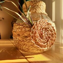 گلدان حصیری شیشه ای(ارسال رایگان )(16 سانتیمتر )دکوری کادویی عیدی نوروز دست ساز  مناسب هفت سین
