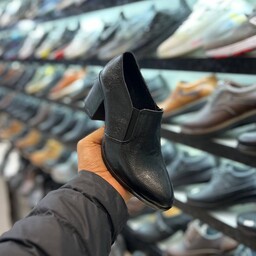 کفش کلاسیک مدل دیبا قبل از ثبت حتماموجودی سایزتون رو بپرسید  رویه چرم بیاله چاپی پاشنه 6 سانتی پیو   کد45