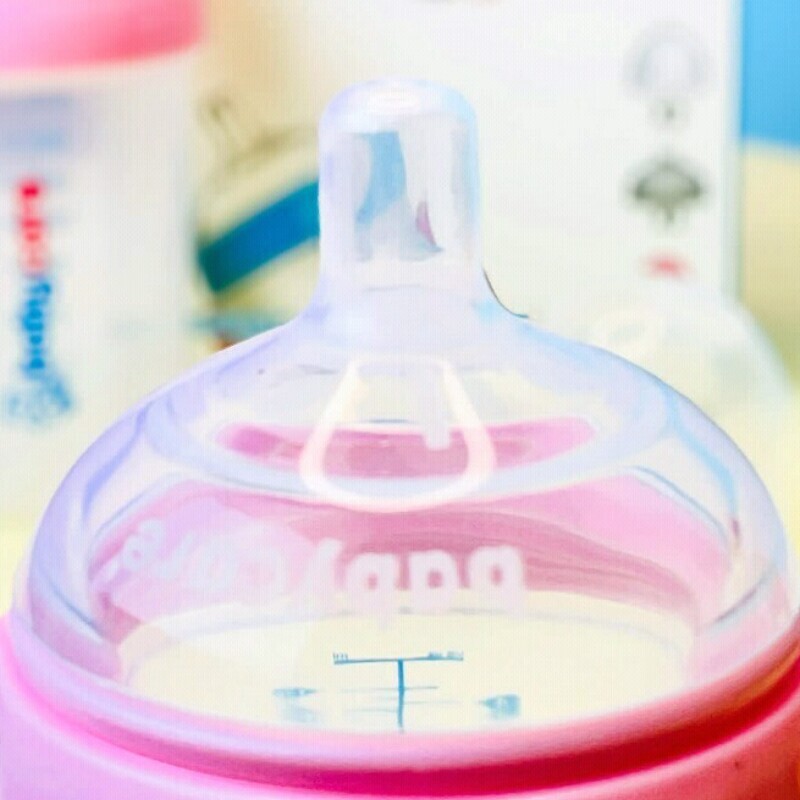  شیشه شیر 150 m  با دهانه عریض هماننده سینه مادر  . ضد کولیک نفخ کودک. طلق درجه یک.سبک و شیک و استفاده راحت   کد 2078